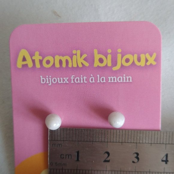 Handmade white polymer clay earrings - Picture 5 of 7